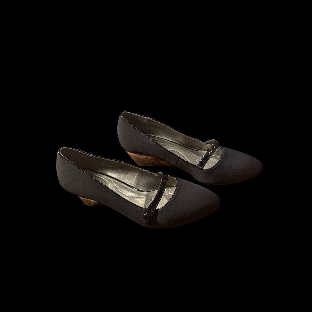 Bandolino Black Mary Jane 2” Wedge Pumps Almond Toe Patent Elastic Strap 7M